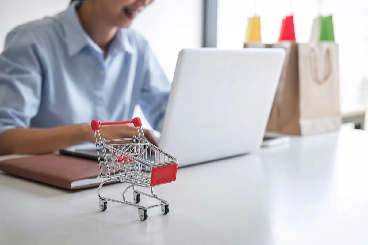 how to get customers online